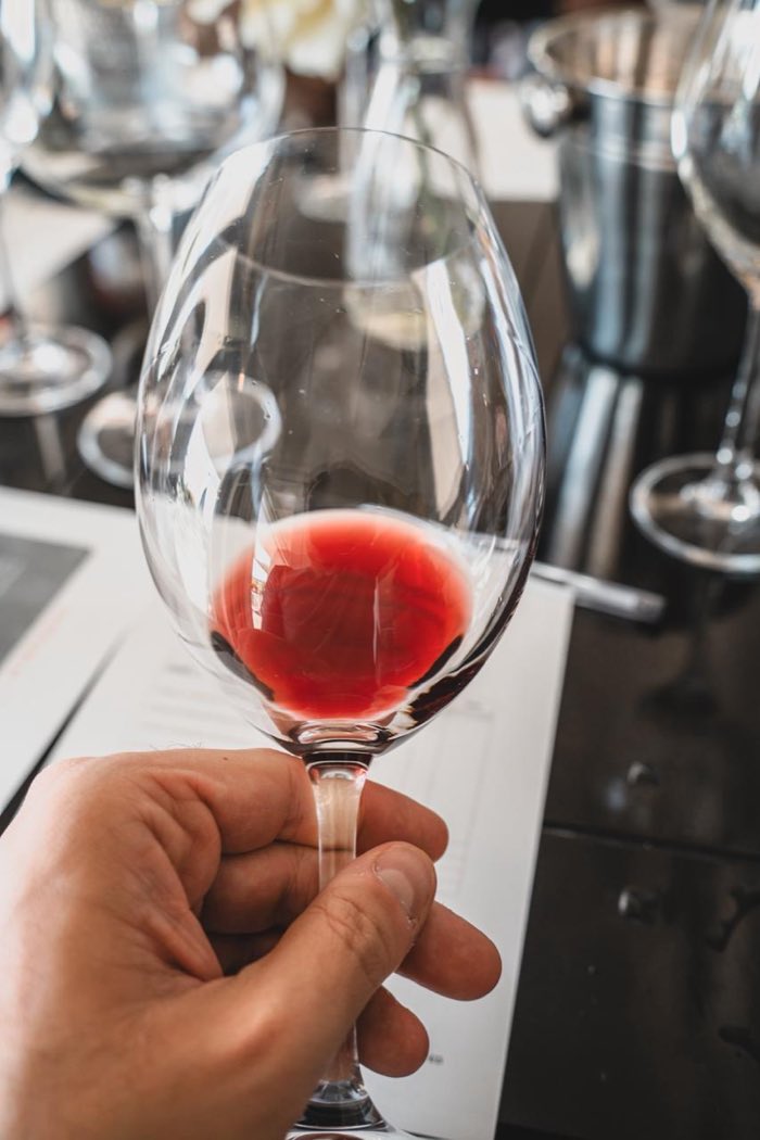 O vinho como documento do território em Stellenbosch e a cozinha de Reuben.