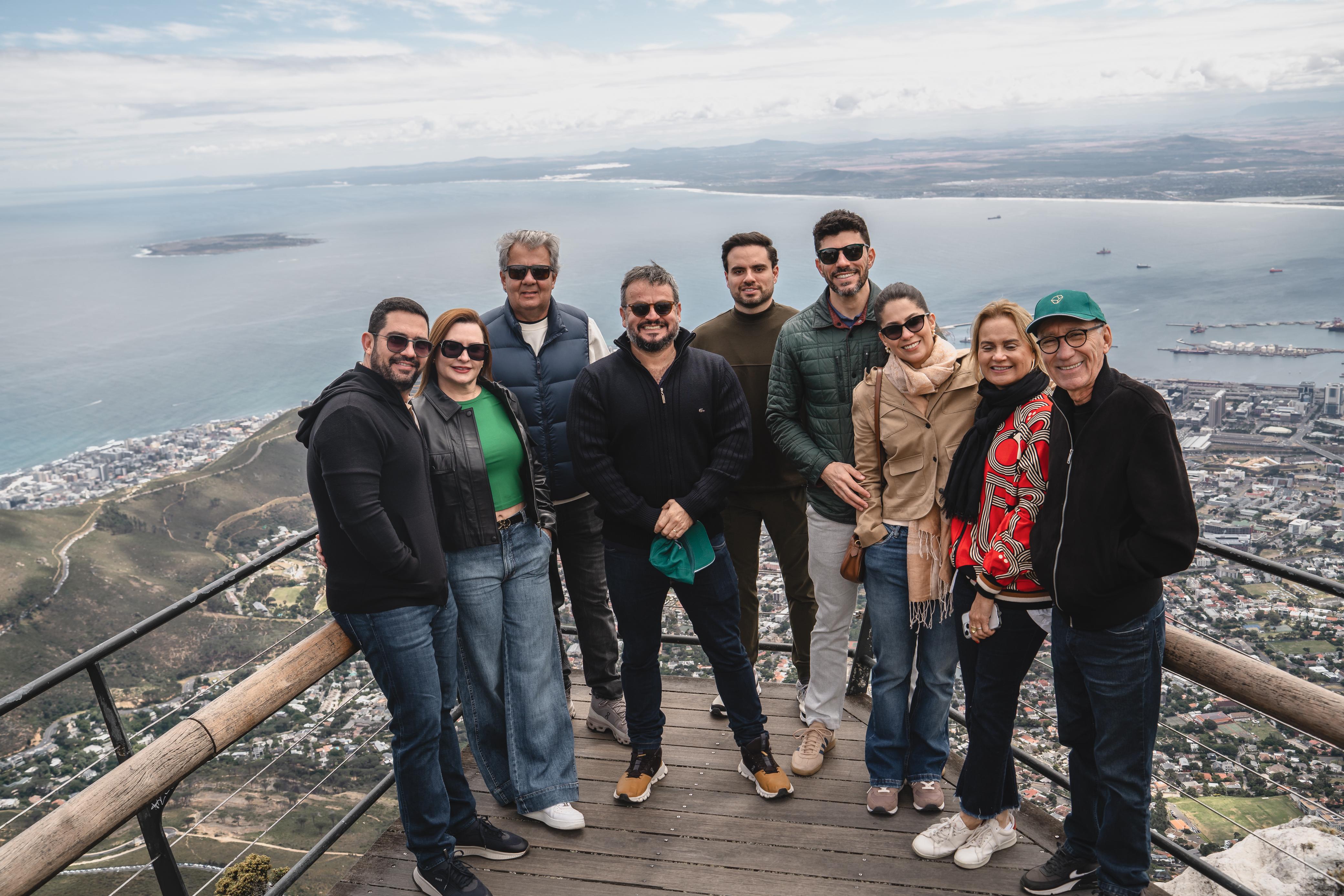 Convidados da primeira edição na Table Mountain, com Cape Town ao fundo